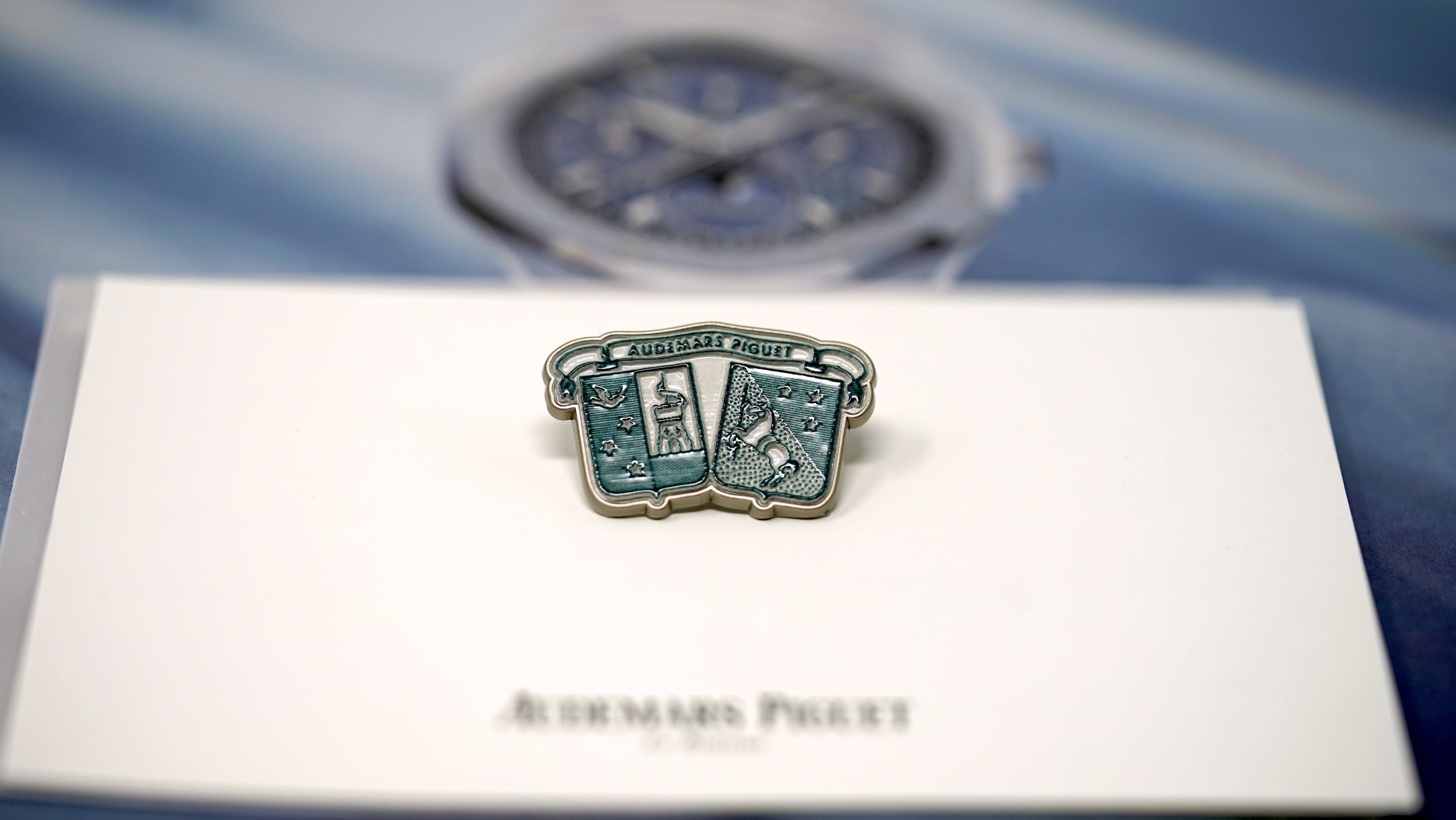 Audemars Piguet 150周年記念 ピンバッジセット Audemars-Piguet-Coat-of-Arms-