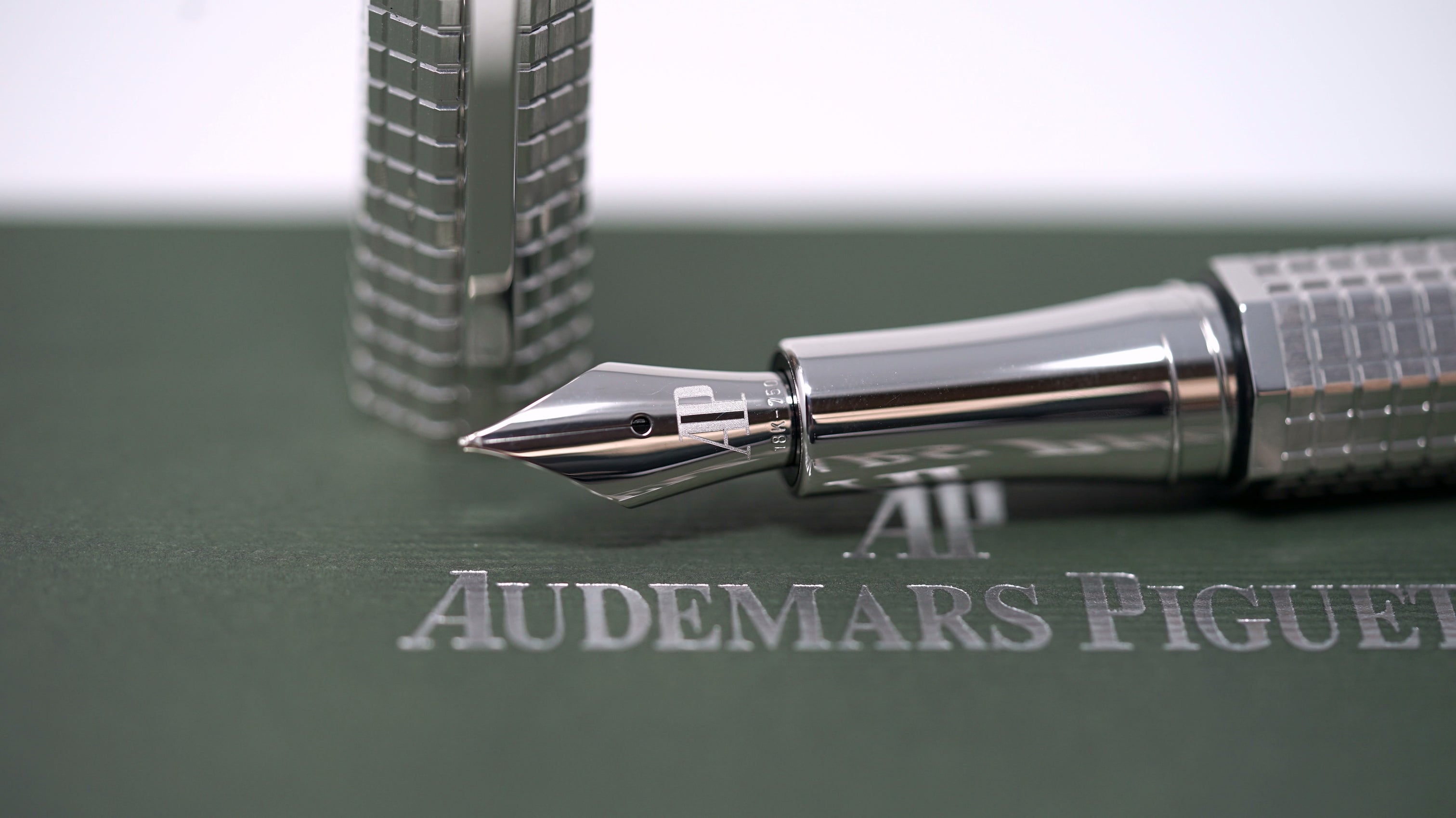 TIME TRADERS | Audemars Piguet Royal Oak Luxury Pen – 18K Gold