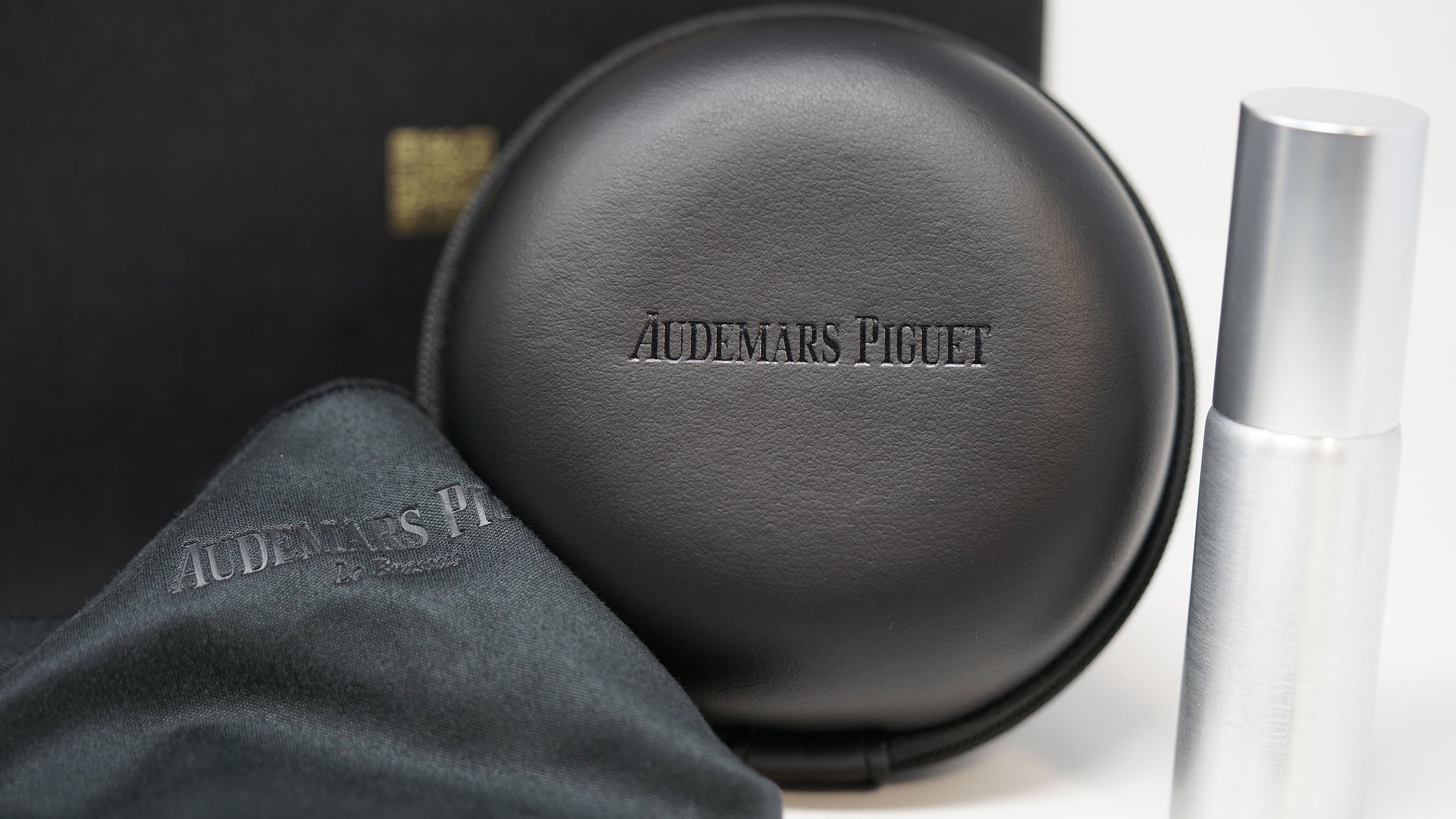 Audemars Piguet 時計ケース　ケアキット　AP Audemars Piguet Watch Cleaning Set – Luxury Travel Case & Care Kit