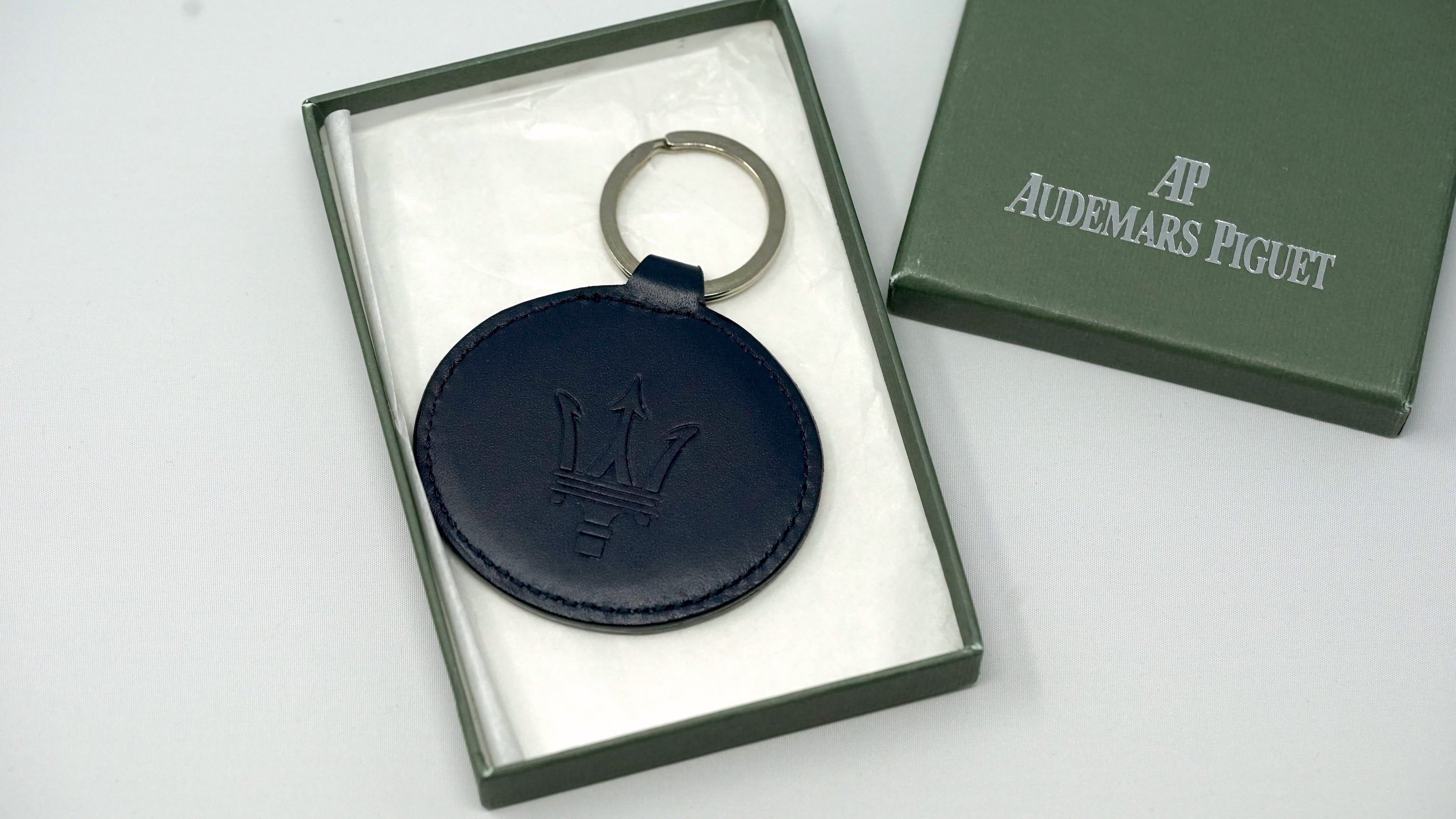 Audemars Piguet 八角形キーホルダー TIME TRADERS | Authentic Audemars Piguet Luxury Keychain with